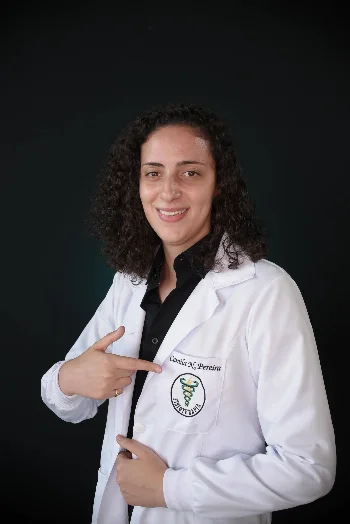 Logotipo Quiropraxista Camila N. Pereira