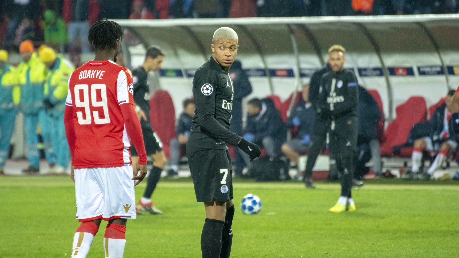 Mbappé e a reação da China